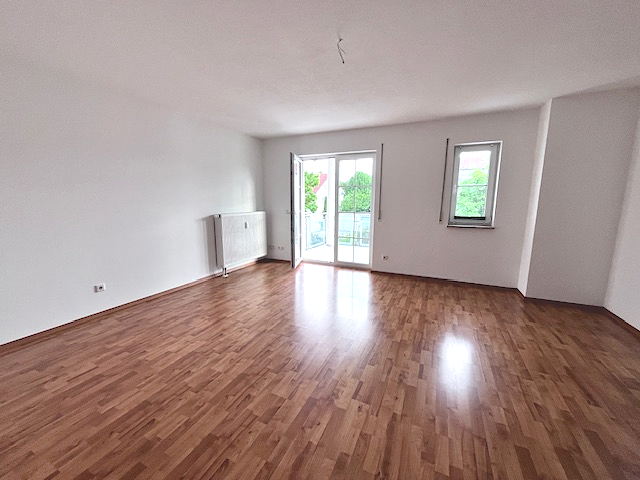 Wohnen mit Ausgang zum großen Balkon