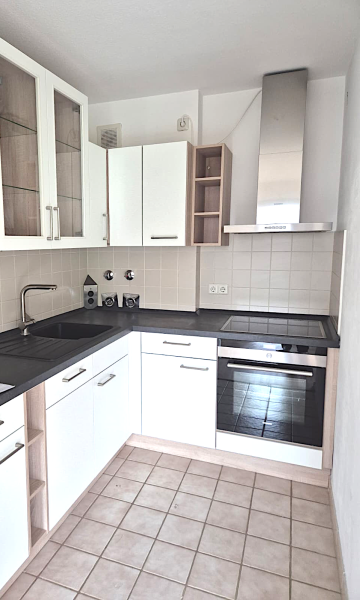 Küche mit Einbauküche