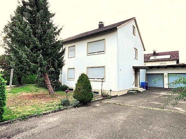 Schrobenhausen - Sanierungsbedürftiges Zweiparteienhaus mit schönem Eckgrundstück