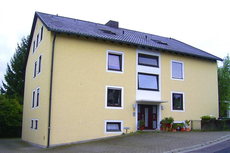 Pfaffenhofen - 3-Zimmer Dachgeschosswohnung in ruhigem Anliegergebiet